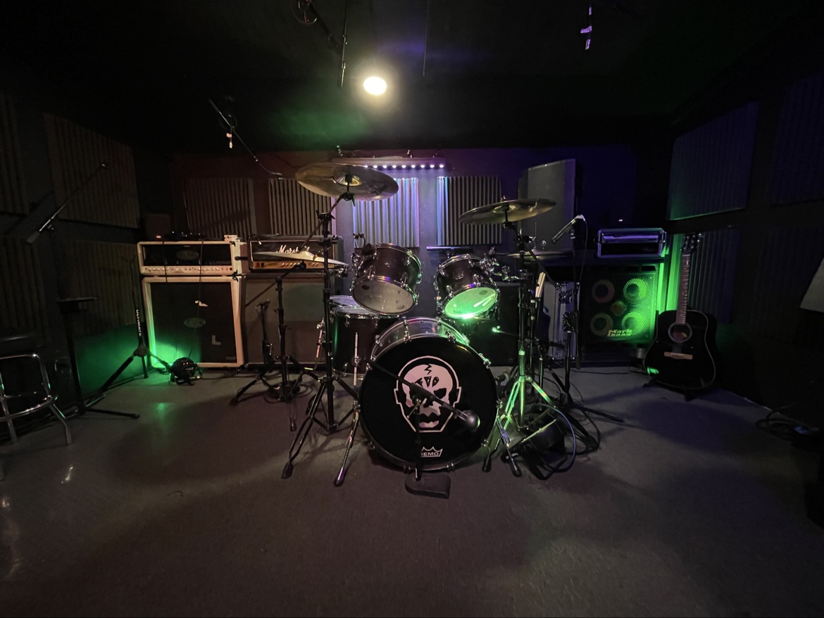 The current 6-piece Mapex kit at Eternatas Studios, dressed with cymbals and mics, amps either side